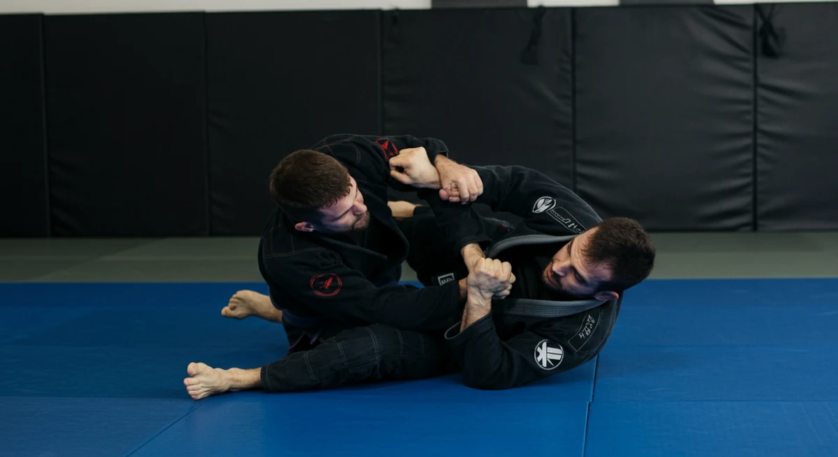 BJJ-sparring i moderne norsk grappling-gym — kontrollert teknisk arbeid