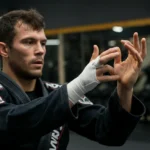 BJJ-utøver gjør finger- og håndleddsrehab — daglig protokoll