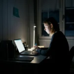 Microsleep ved skjermbruk under mørketid — typisk januar-utfordring