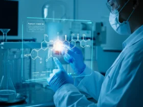 Forsker studerer rapamycin-molekylet — mTOR-hemmer i longevity-forskning