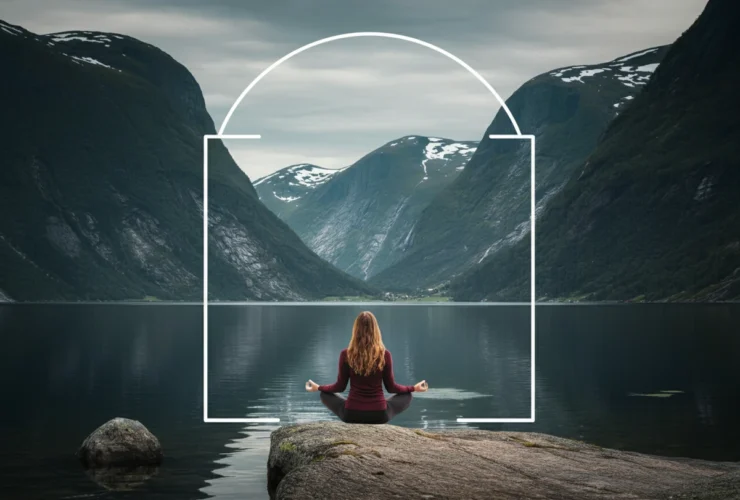 Rolig norsk naturscene med person i meditasjon ved innsjø